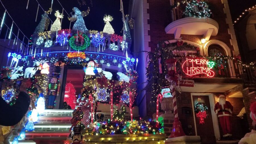From Manhattan: 4-Hour Brooklyn Christmas Magic Tour - The ride from Midtown is part sightseeing, part transit