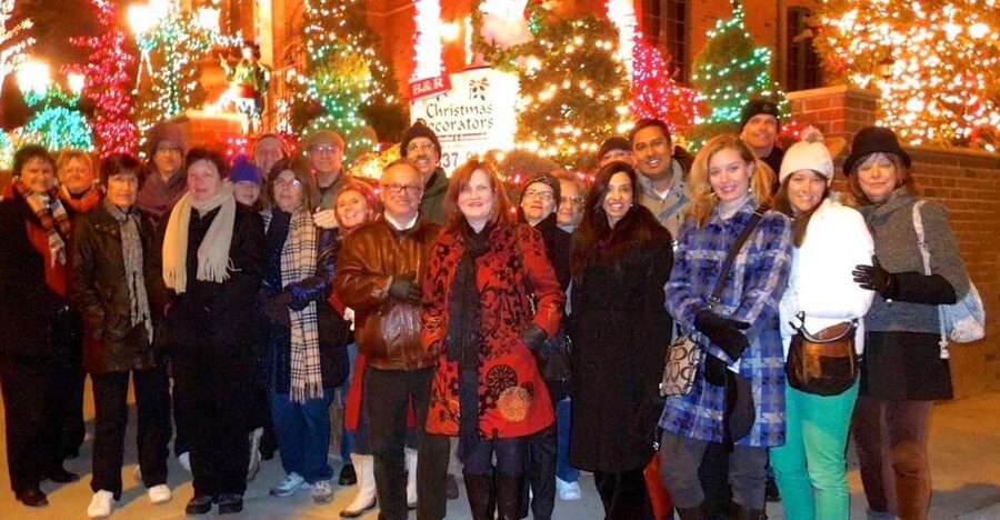 From Manhattan: 4-Hour Christmas Lights Luxury Bus Tour - Midtown and Lower Manhattan from a heated seat