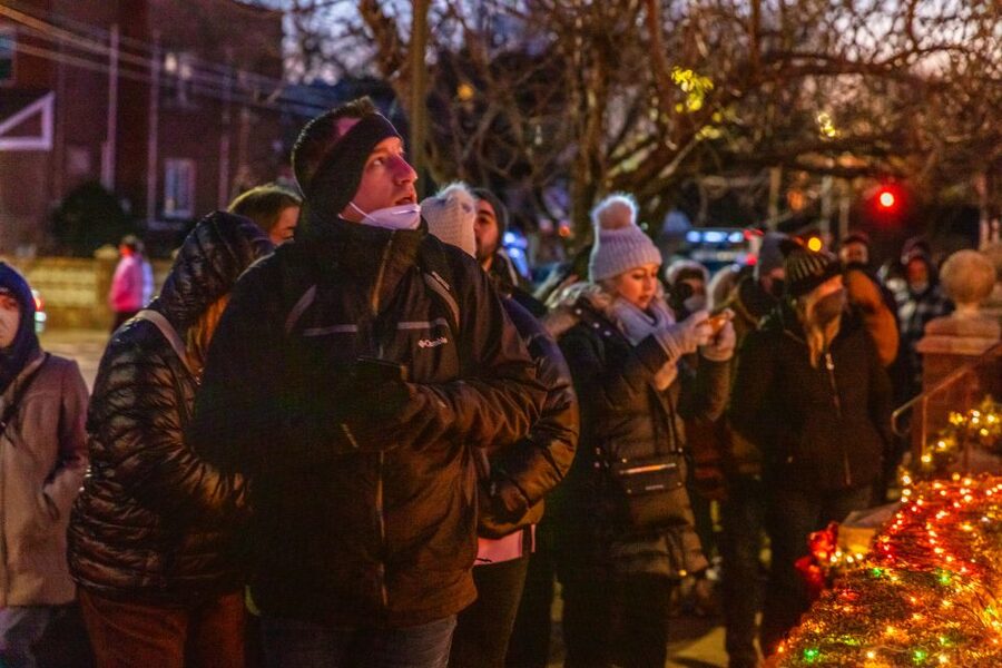 From Manhattan: 4-Hour Dyker Heights Holiday Lights Bus Tour - Returning across the Manhattan Bridge