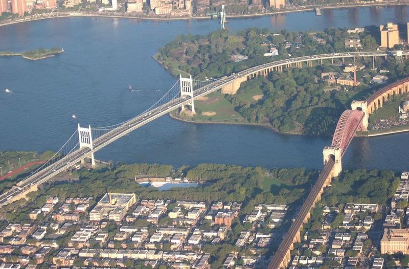 From Manhattan: 5-Hour Bronx, Queens, and Brooklyn Bus Tour - Queens through Malba and Flushing Meadows