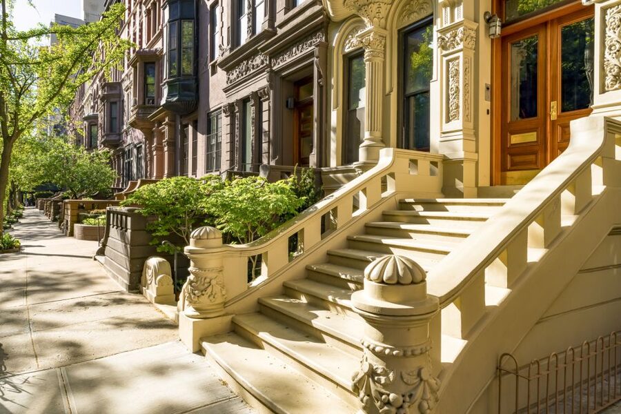 From Manhattan: Bronx, Queens and Brooklyn Half-Day Tour - How active is the 4.5-hour outing?
