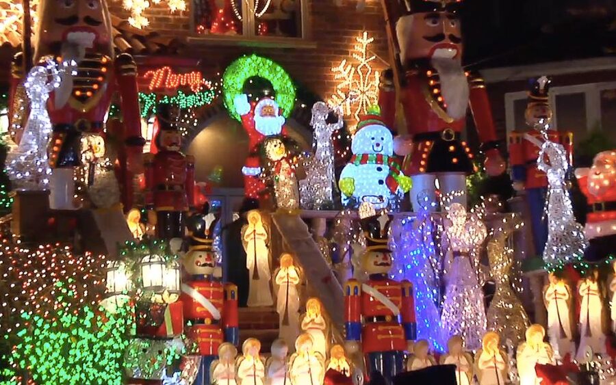 From Manhattan: Dyker Heights Lights & Skyline Tour - Key points to know before booking