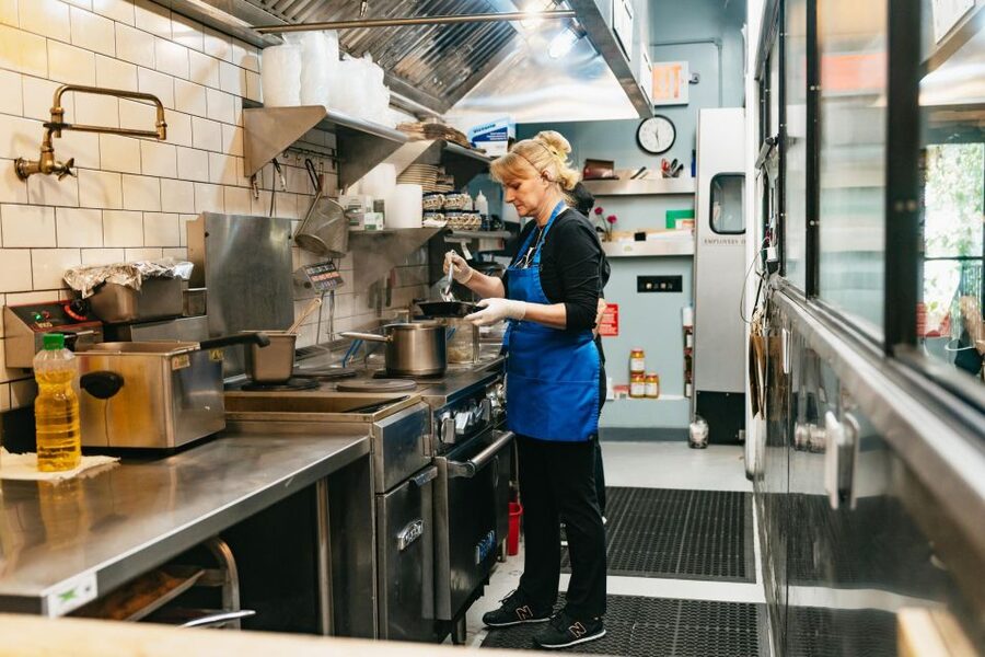 From Manhattan: Half-Day Brooklyn Food and Culture Bus Tour - Williamsburg: pizza, cannoli, and a changing neighborhood