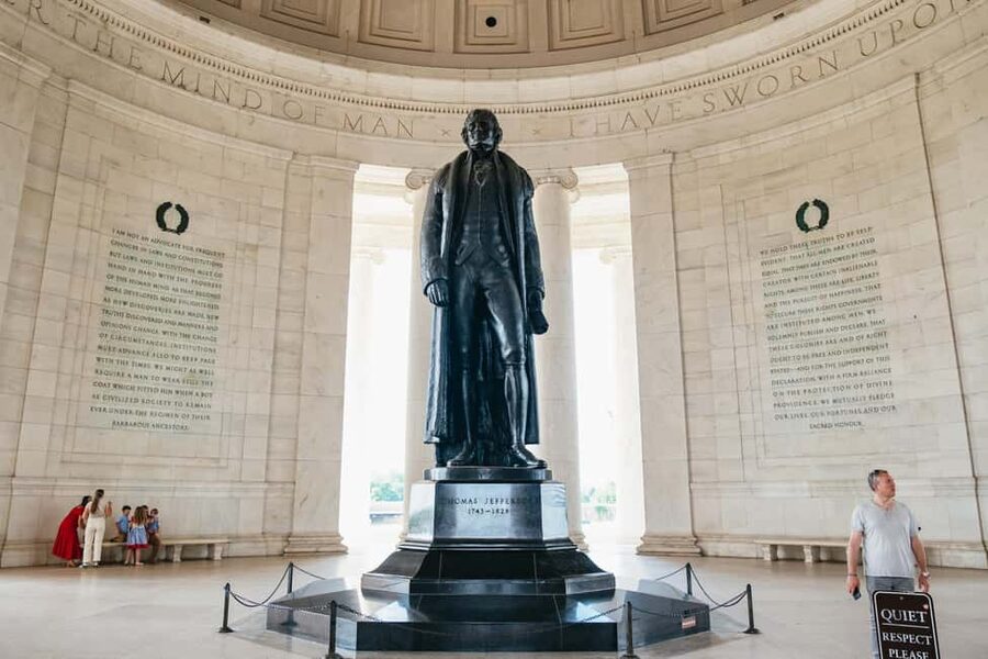 From Manhattan or New Jersey: Washington DC in a Day Tour - The Smithsonian stops are for orientation, not museum time