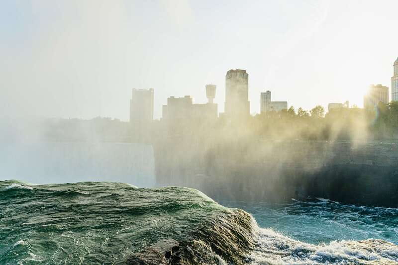From New York City: Niagara Falls One Day Tour - Guides, languages, and the group experience