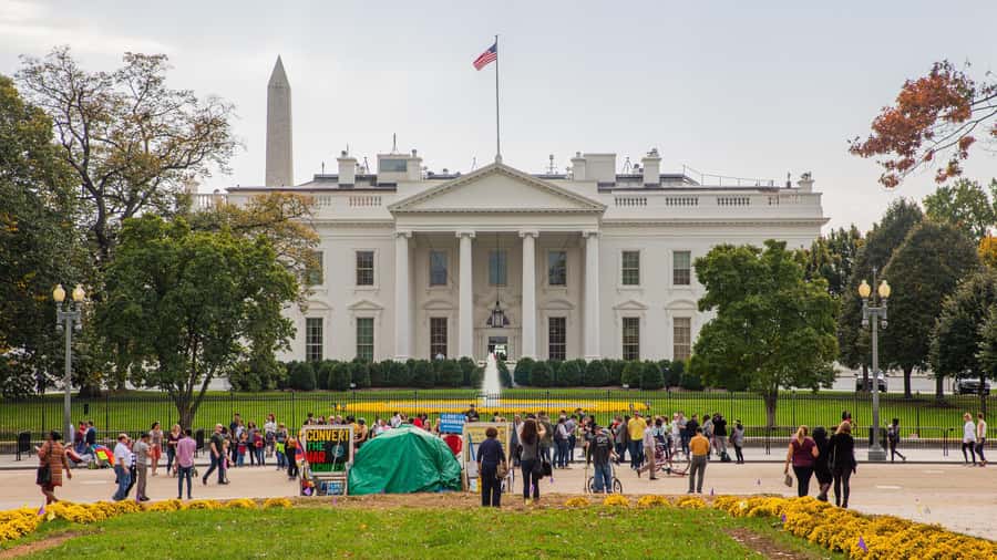 From New York: Washington Excursion in 1 Day - Marine Corps Memorial and the story behind the image