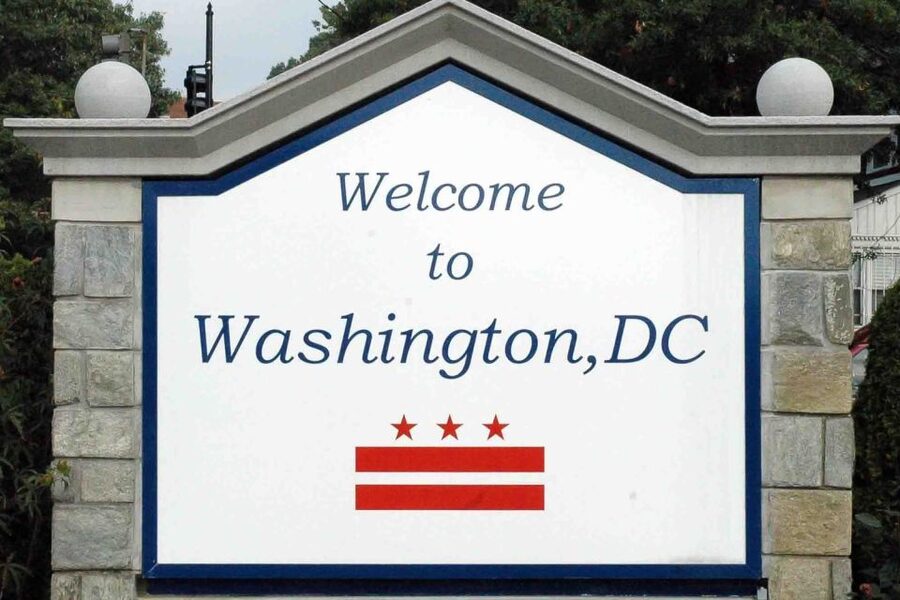 From NYC: Guided Day Trip to Washington DC by Van or Bus - The long return and the Manhattan night view