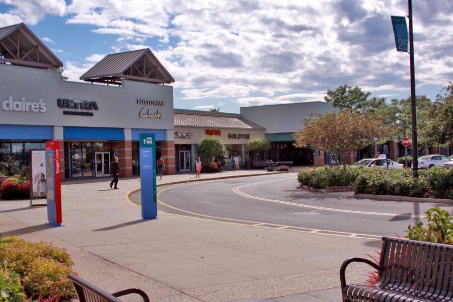 From NYC: Hamptons, Sag Harbor, and Outlet Shopping Day Trip - Practical tips for making the day easier