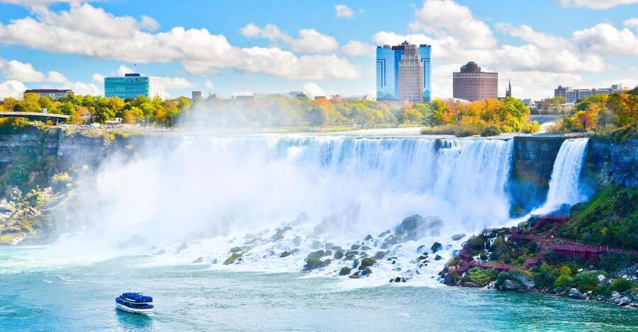 From NYC: Niagara Falls, Washington, and Philadelphia Tour - Feeling the power of the Maid of the Mist