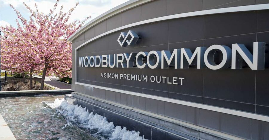 From NYC: Woodbury Common Premium Outlets Shopping Tour - Arriving before the stores open