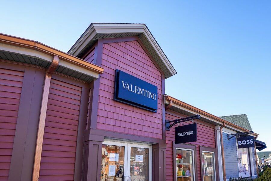 From NYC: Woodbury Common Premium Outlets Shopping Tour - Choosing the right departure and return