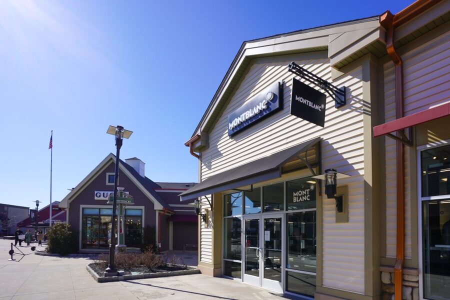 From NYC: Woodbury Common Premium Outlets Shopping Tour - Who should book this Woodbury Common trip?