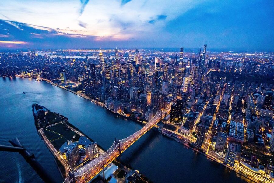 From Westchester: NYC Private Helicopter Tour for Couples - What happens during the 30-minute flight