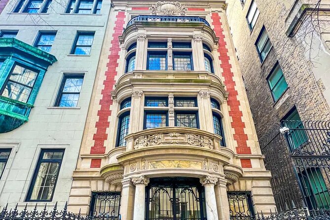 Gossip Girl Private Guided Pedicab Tour - The hotel views behind the characters