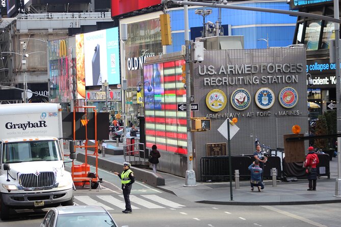 Gray Line New York Fully Guided 5 Hour Sightseeing Tour - Midtown landmarks from Times Square to St. Patrick’s Cathedral