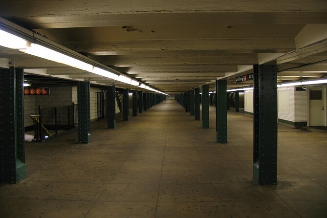 Gritty NYC True Crime Tour with a Lawyer - Four crimes, three neighborhood stops