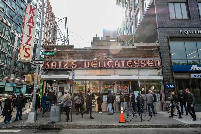 Guided tour of Lower East Side, Chinatown and Little Italy in French - Ending along Mulberry Street in Little Italy