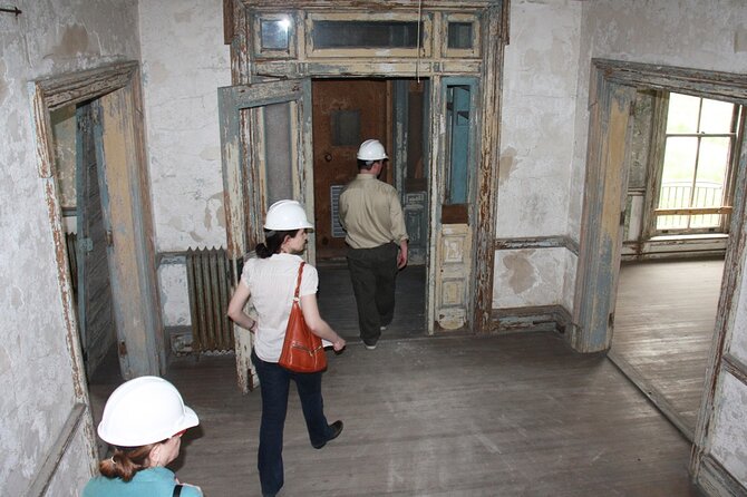 Hard Hat Tour of the Abandoned Ellis Island Hospital Complex - Disease wards and the medical side of immigration