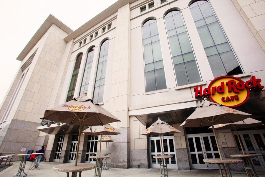 Hard Rock Cafe Yankee Stadium - Service, seating, and the practical dining experience