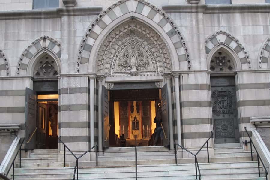 Harlem: Central Harlem Sunday Gospel with Locals - Inside the gospel service