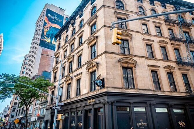 Harry Potter Shop New York- Fly a Broomstick Experience - Private format and group comfort