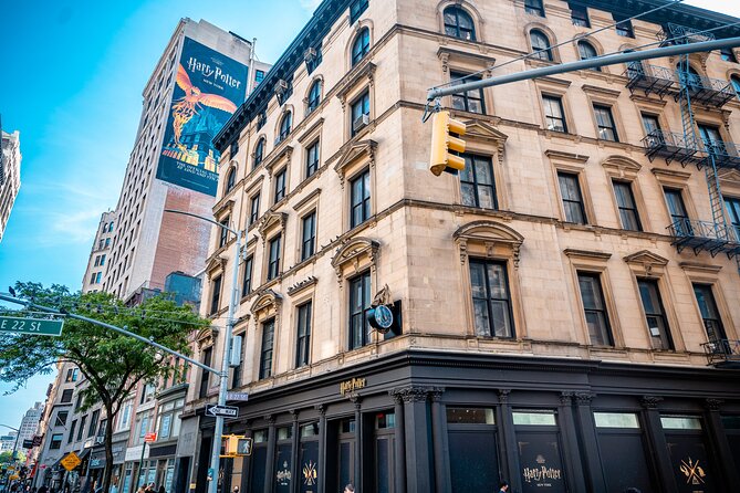 Harry Potter Shop New York - Magical Brew Bundle - Butterbeer on tap and Butterbeer ice cream