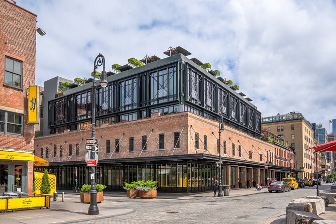 High Line, Chelsea and Hudson Yards Tour with Edge Entry Option - Hudson Yards and the final approach to Edge