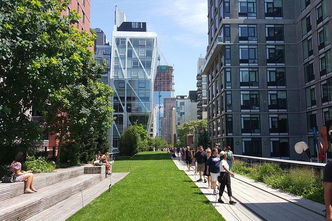 High Line Park and Greenwich Village Food Tour - Walking from the High Line into Greenwich Village