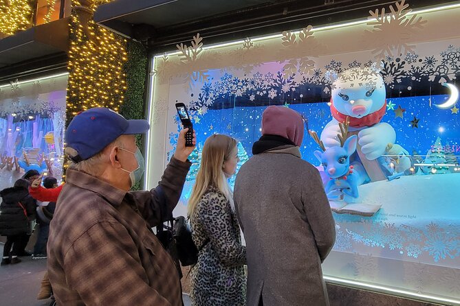 Holiday Lights Extravaganza Walking Tour - Saks Fifth Avenue’s windows and light show