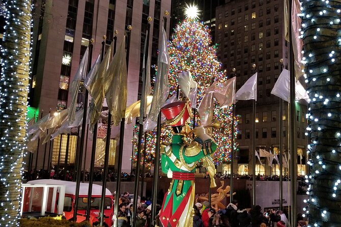Holiday Lights Extravaganza Walking Tour - Bergdorf Goodman, Radio City, and Sixth Avenue