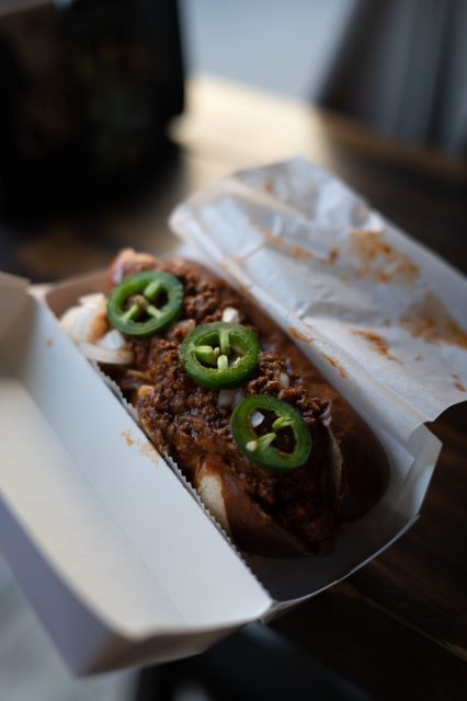 Hot dogs food tour à New York - Erika’s role and the value of a small group