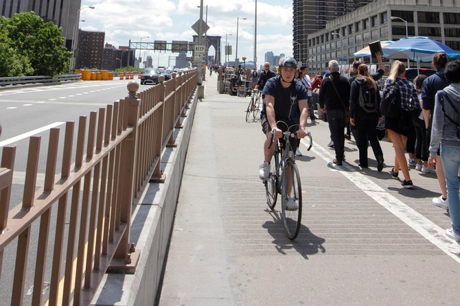 Hudson River Park Bicycle Rental - Hudson River Park and the Manhattan waterfront
