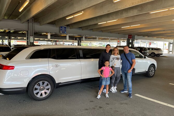 JFK Airport Limo Pick-up With Extra One Hour NYC Limo Sightseeing Tour - What a private limousine changes for a group of seven