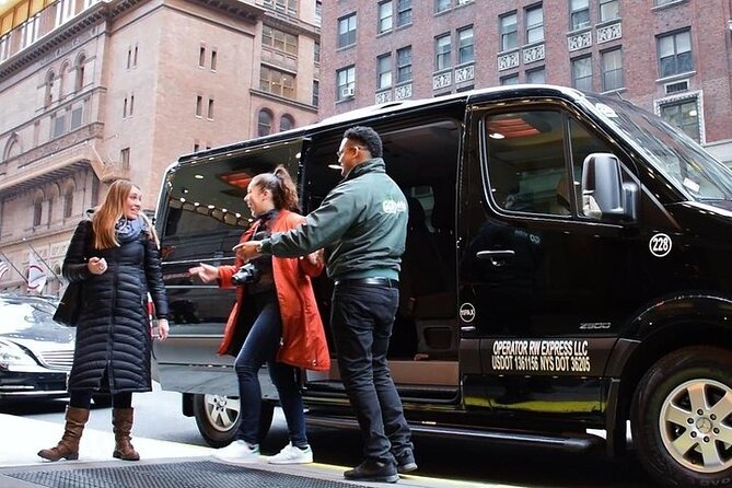 LGA to Manhattan: One Way Shared Arrival Transfer - Key points to know before you book