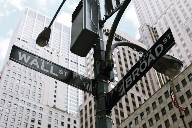 Lower Manhattan & 9/11 Memorial Walking Tour Semi-Private 12ppl - Fearless Girl, the House of Morgan, and Federal Hall