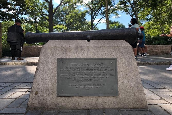 Lower Manhattan Tour: The Remnants of Dutch New Amsterdam! - What the small group and earpiece add