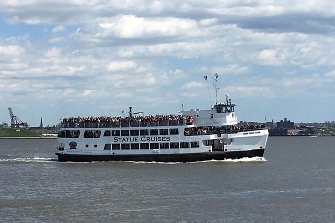 Lower Manhattan Tour with Statue of Liberty View - Learning the Staten Island Ferry at South Ferry Terminal