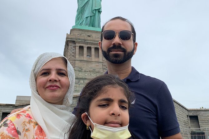 Lower Manhattan Tour with Statue of Liberty View - The guides are the heart of the experience