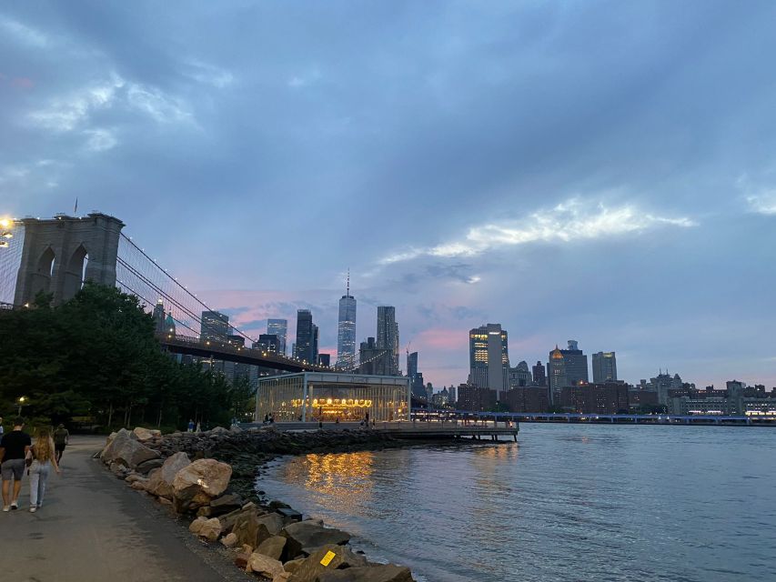 Luci e Ponti di New York- Night Tour in Italiano - Crossing the Brooklyn Bridge after sunset