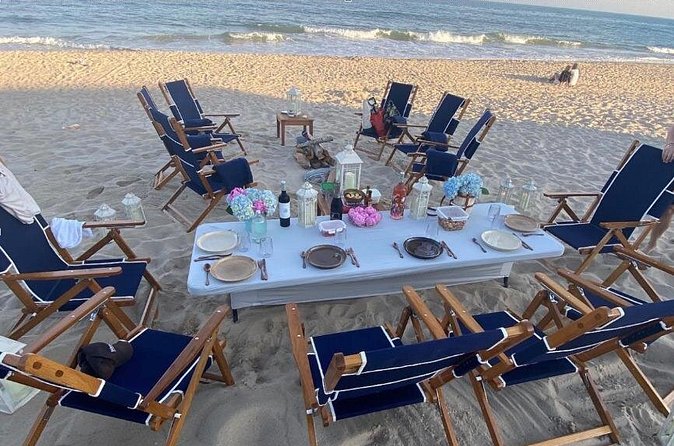 Luxury Beach Bonfire and Picnic Dinner at Town Line Beach - The bonfire, blankets, music, and s’mores