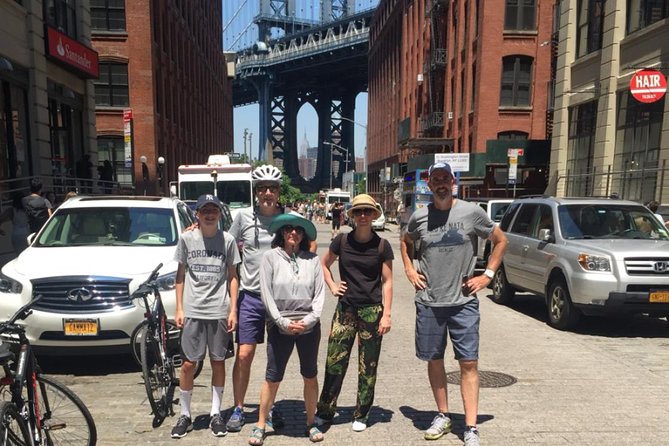 Manhattan and Brooklyn Bridge Bicycle Tour - A short stop in City Hall Park