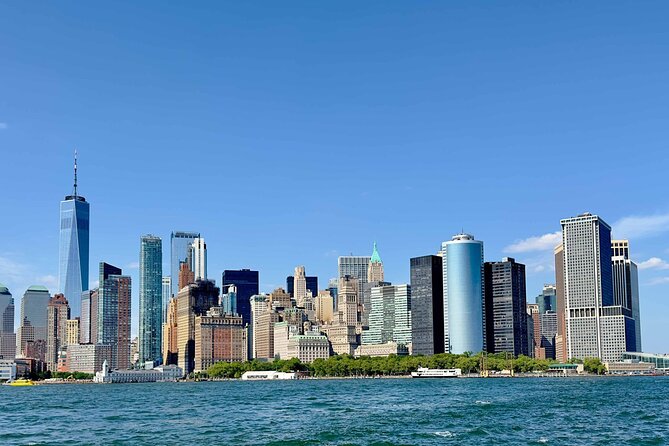 Manhattan Architecture Yacht Cruise - The East River bridges and the Lower East Side