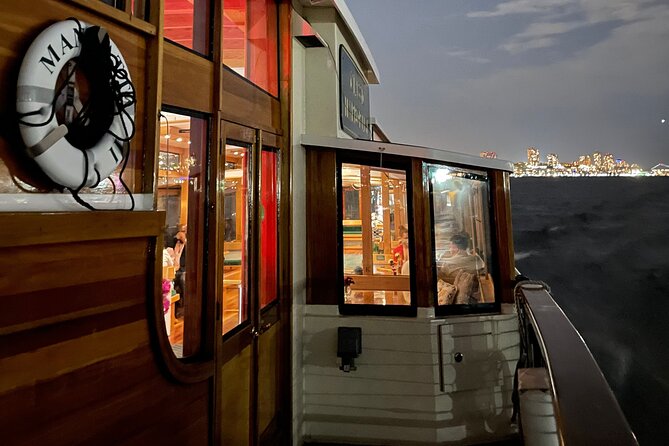 Manhattan Evening Jazz Cruise - Drinks, Snacks, and Table Service