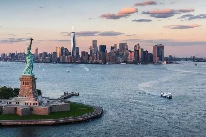Manhattan Sky Tour: New York Helicopter Flight - The Empire State Building, Chrysler Building, and USS Intrepid