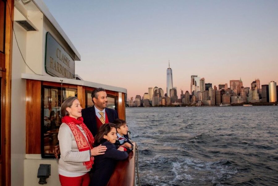 Manhattan: Statue and Skyline Cruise Aboard a Luxury Yacht - Governor’s Island and the harbor panorama