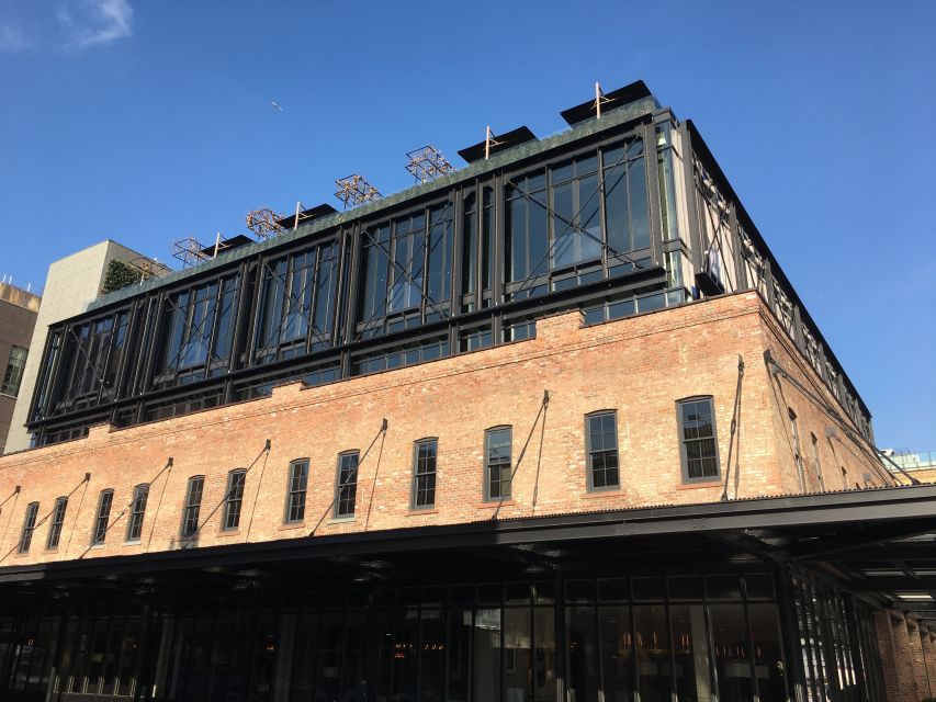 Meatpacking District: Chelsea Market and The Highline Tour - Architecture from the Standard Hotel to Chelsea Piers