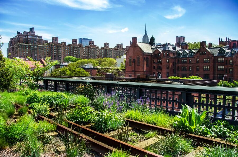Meatpacking District: Chelsea Market and The Highline Tour - Guides, language, and access