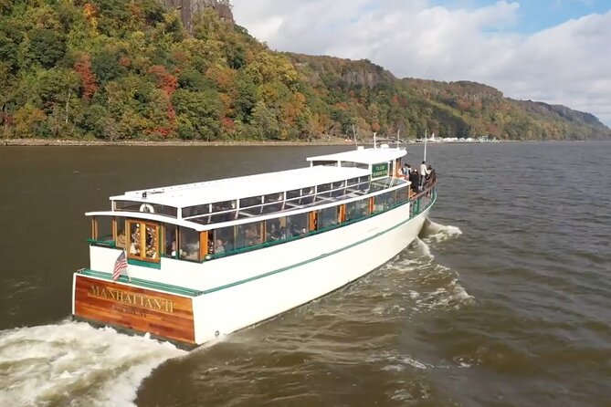 New York Afternoon Fall Foliage Cruise with Lunch - Under the bridge and toward the Palisades