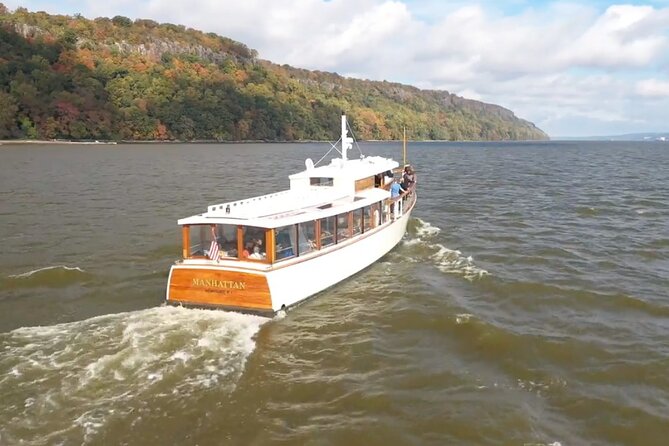 New York Afternoon Fall Foliage Cruise with Lunch - What the $150.52 price really buys