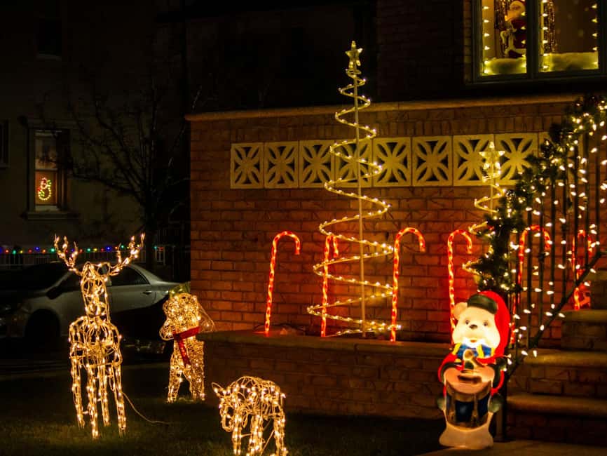 New York Christmas Lights Tour by BUS - Why Dyker Heights is worth the ride from Manhattan